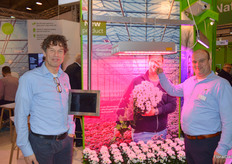 Edo Kolmer and Erik Jansen of Signify are showing the TLF Dynamic. This one is able to control far red